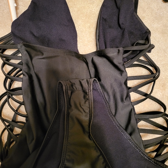 Bathing suit - Picture 3 of 3